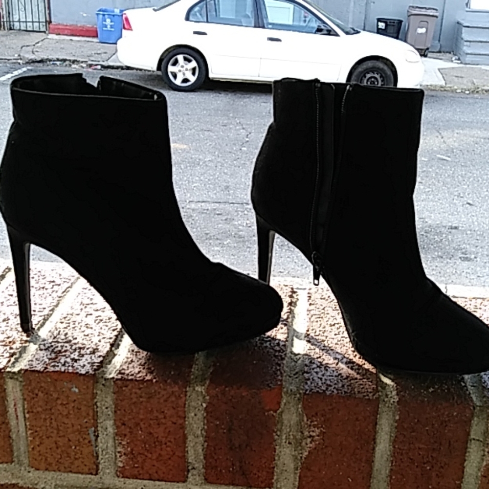 Shoes - Picture 5 of 5